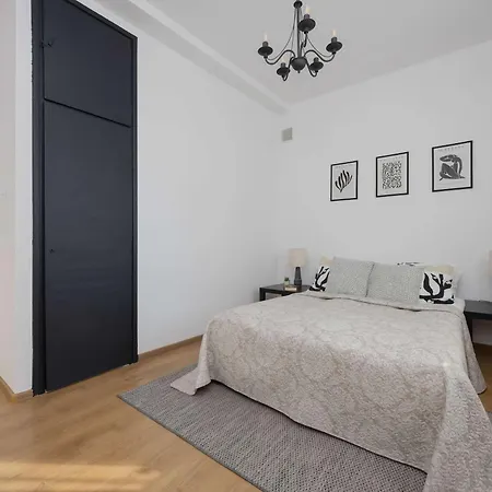 Bright In Muranow Close To The Old Town By Renters 아파트 *